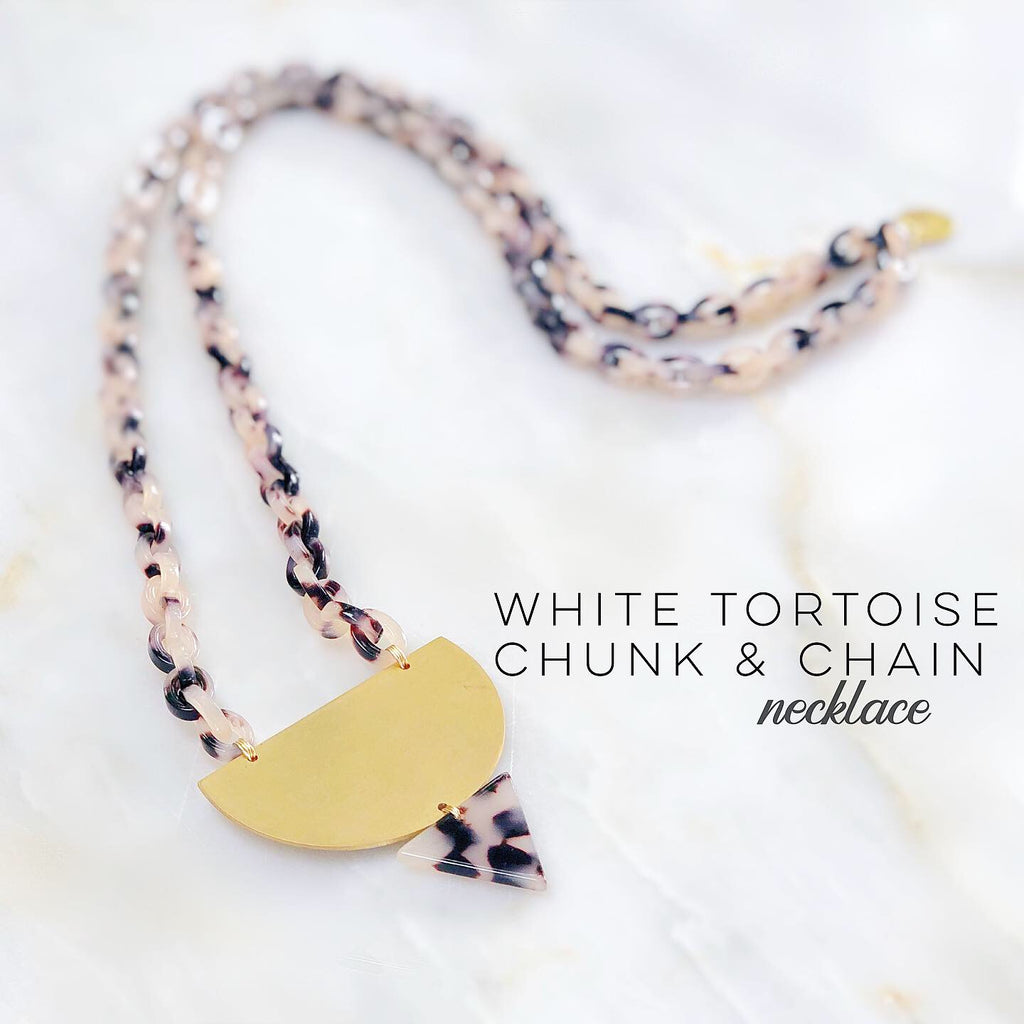 White Tortoise Chunk & Chain Necklace